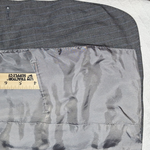 👨 Hugo Boss suit jacket/blazer/sports coat. Gray w/ blue pinstripes. Wool/silk. - Picture 11 of 15